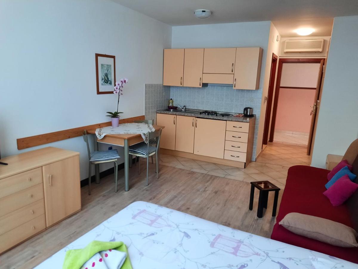 Apartmani Lorena 普拉 外观 照片